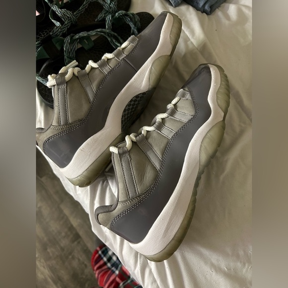women’s jordan 11 low cool grey - Picture 4 of 10